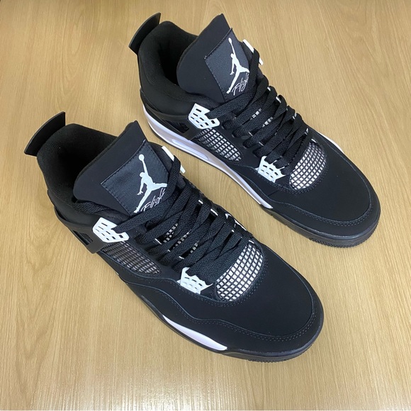 Jordan 4 Retro White Thunder -Men's Sleek Sneakers Shoes - Picture 2 of 8